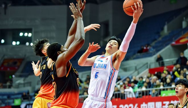 江苏男篮在比赛中取得精彩胜利