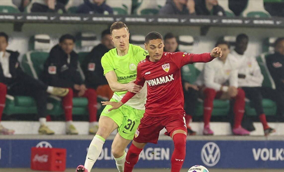 包含沃尔夫斯堡击败对手，保持不败战绩的词条