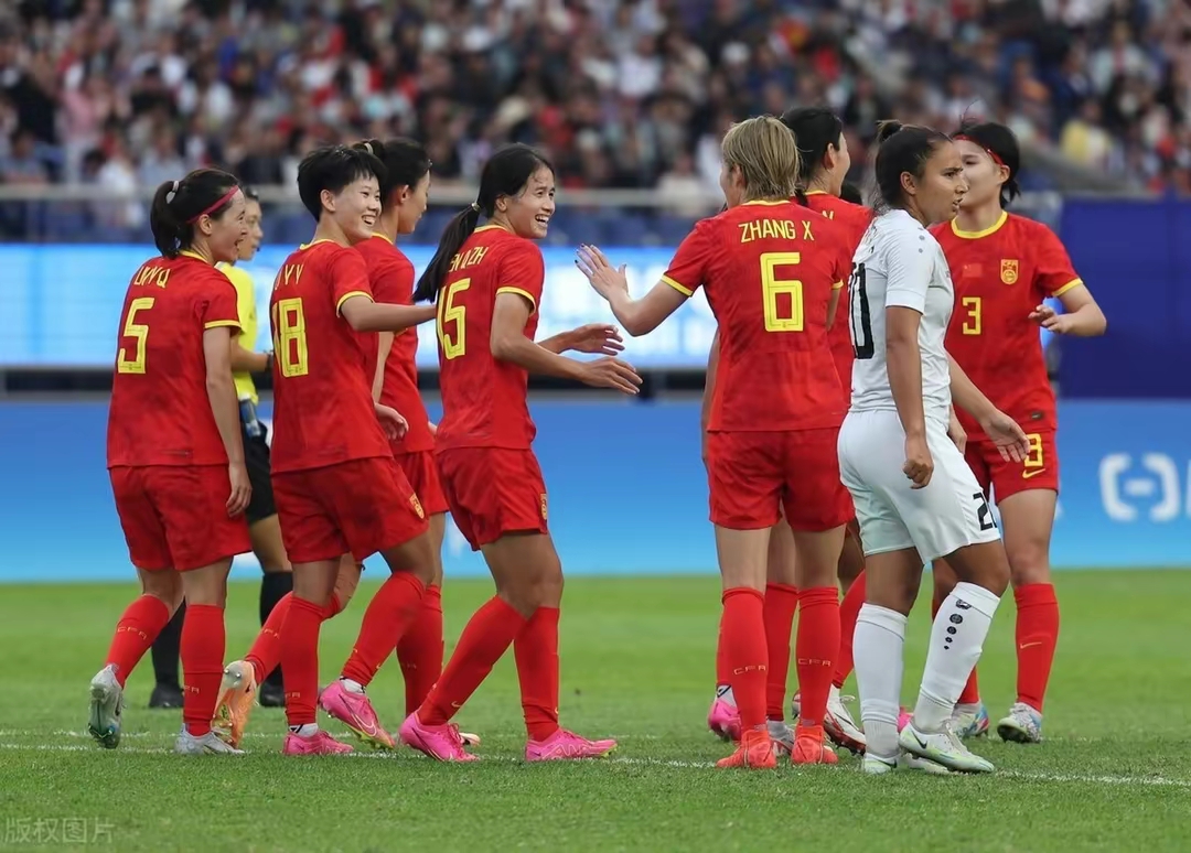 中国女足国家队在热身赛中大胜对手