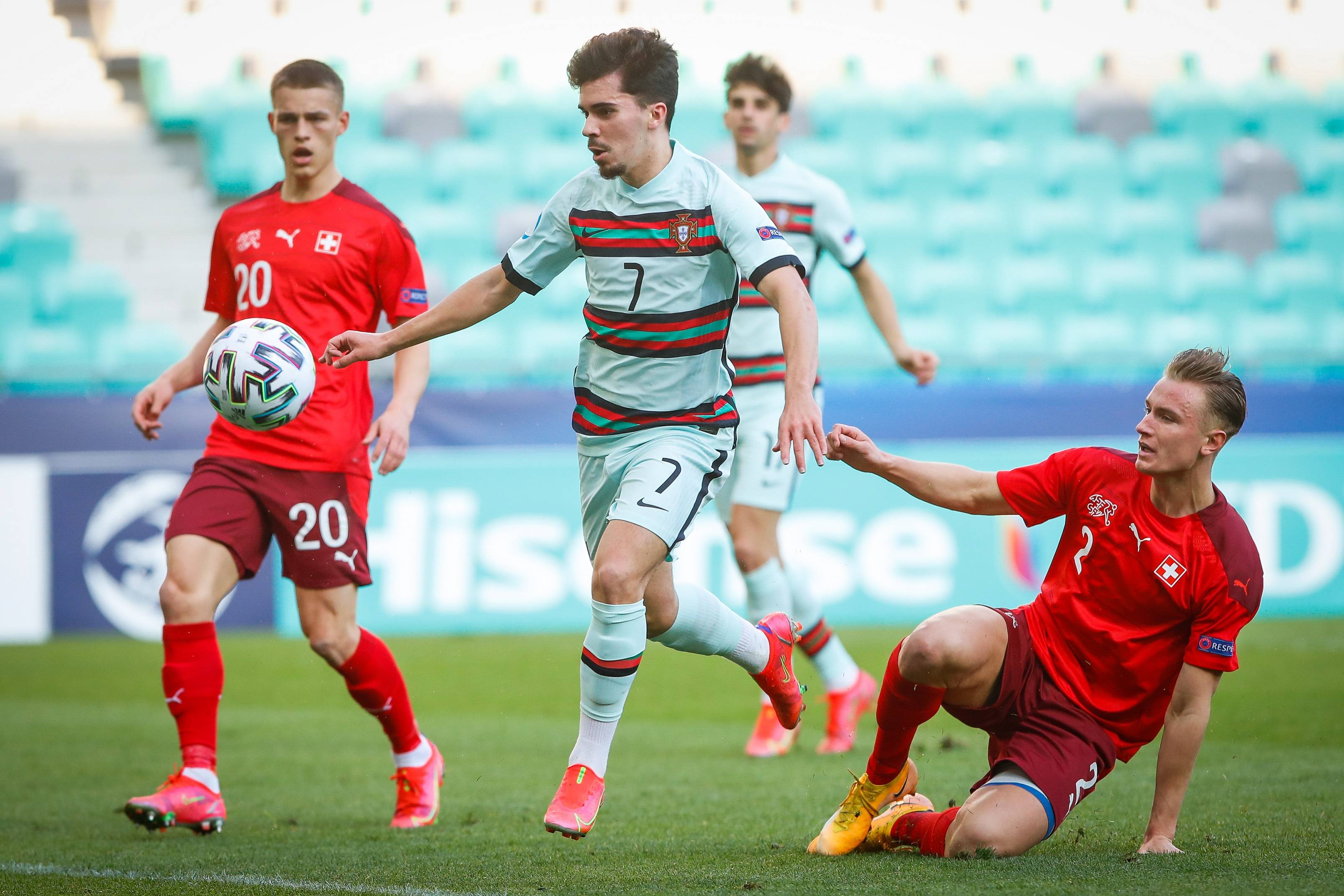 格鲁吉亚队在比赛中控制局面，取得胜利