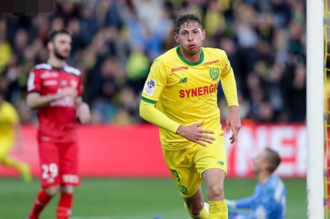 雷火电竞合作-卡迪夫城前锋进球被判无效，引发争议的简单介绍