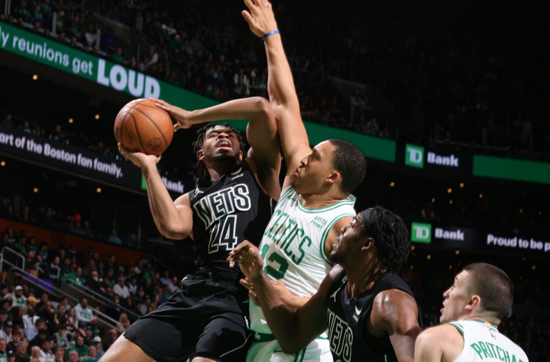 墨西哥后场稳固，成功守住对手猛攻