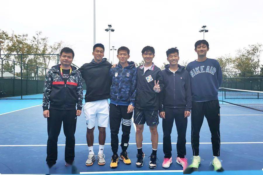 网球小组赛落幕,强队悉数晋级 网球小组赛落幕,强队悉数晋级