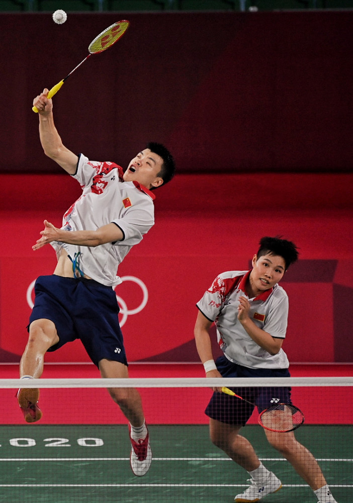 丹麦队横扫泰国队，黄鸭组合点燃赛场