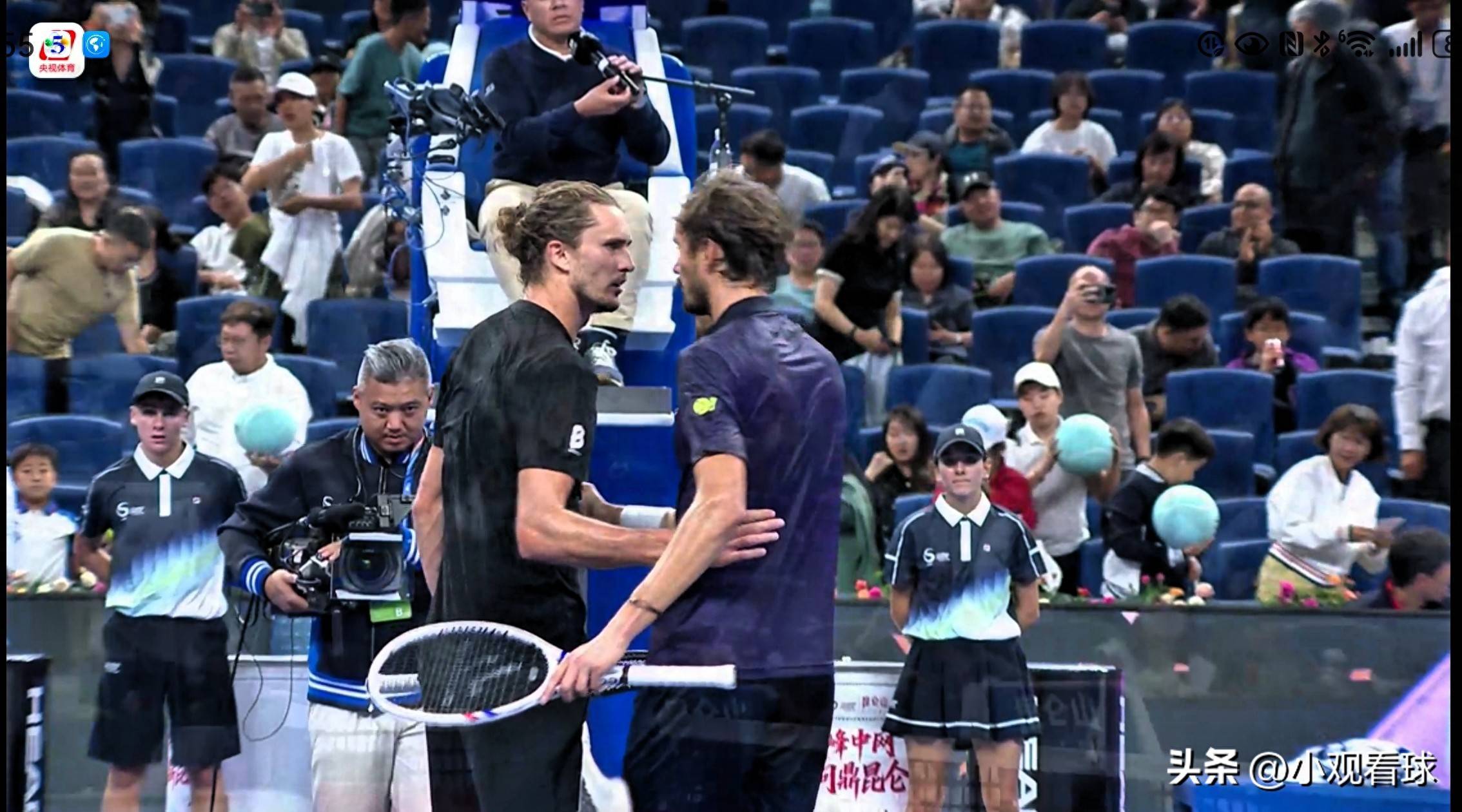 法网翻盘戴维斯杯，梅德韦杰夫扛起全队