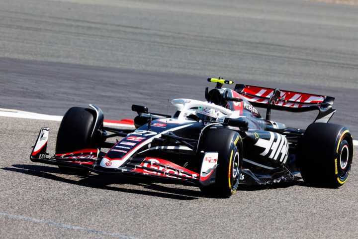 雷火电竞亚洲先驱-阿斯顿马丁险胜梅赛德斯，汉密尔顿高光表现