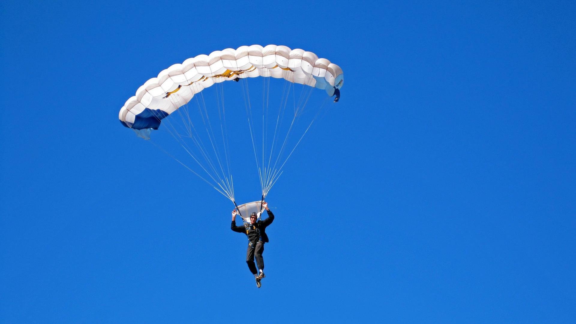 烽火绿茵，皇马伊拉克战地翻盘，伊布孤星照亮和平之路