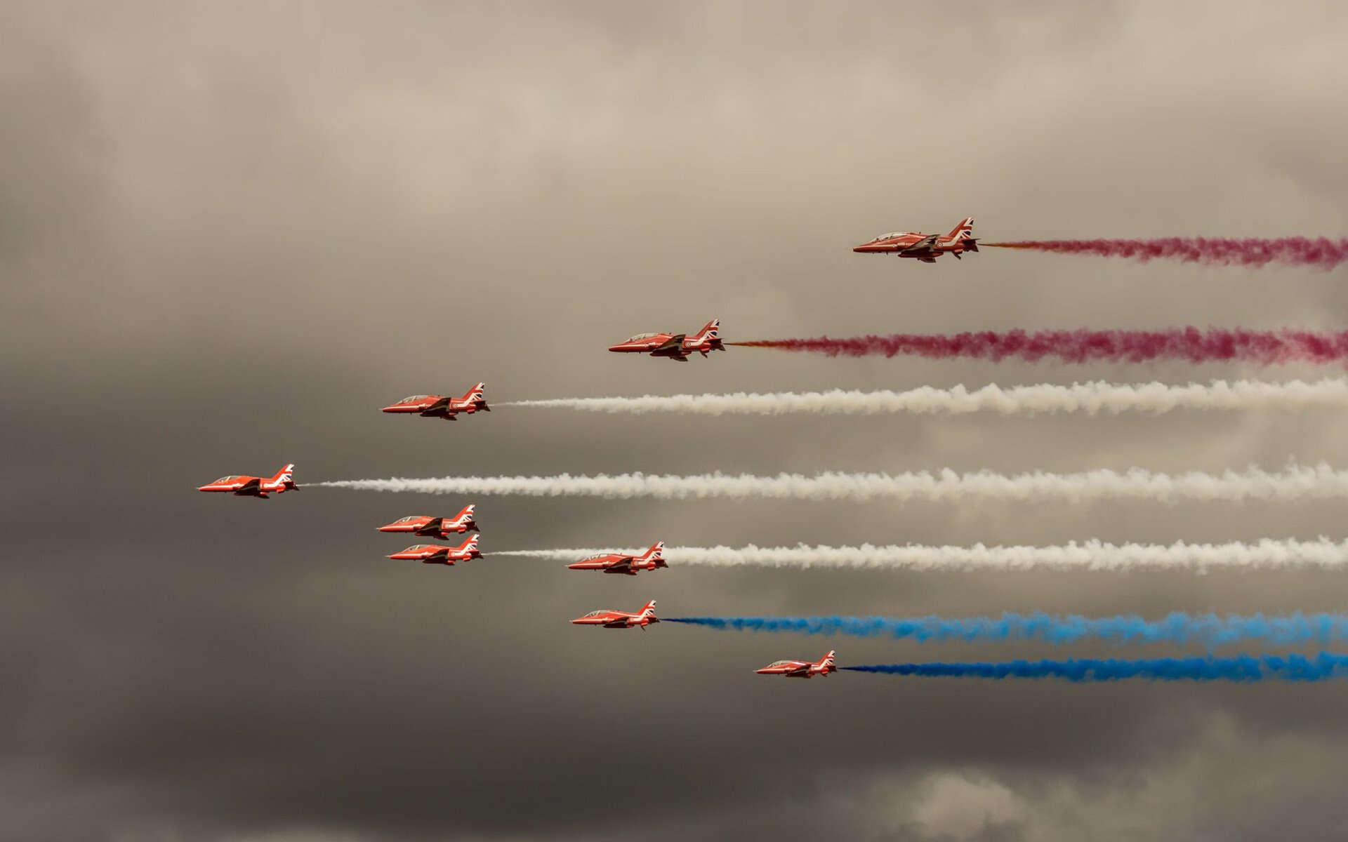 雷火电竞简介-独舞与风暴，当维尼修斯的星光刺破夜幕，摩洛哥的沙尘席卷亚平宁