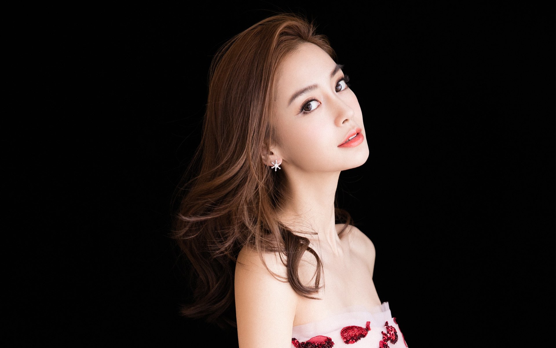 战火之外的英雄，奥纳纳一扑定江山，那不勒斯史诗级对决中乌克兰的足球之光